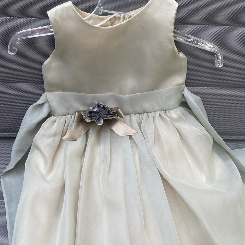 NWOT sz 6 special Occasion/ flower girl dress in sage green. Lined/tulle under - Picture 12 of 16